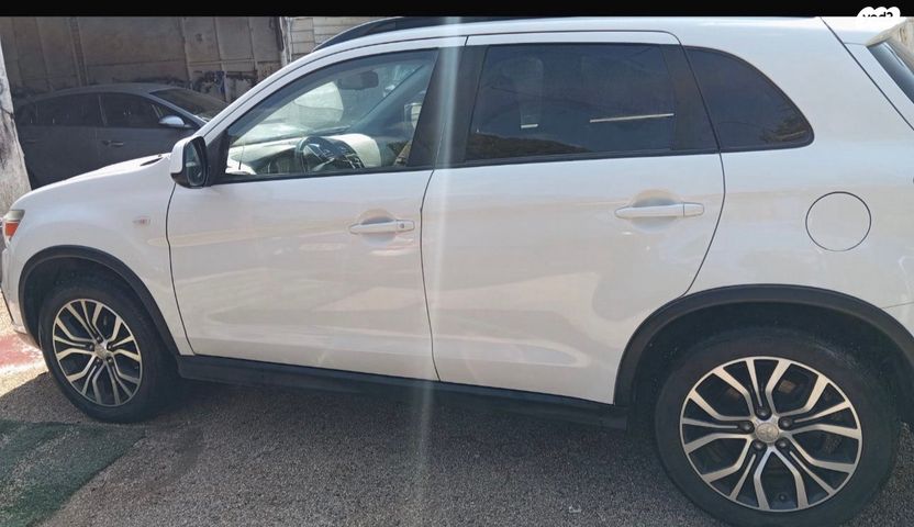 מודעת רכב מיצובישי ASX