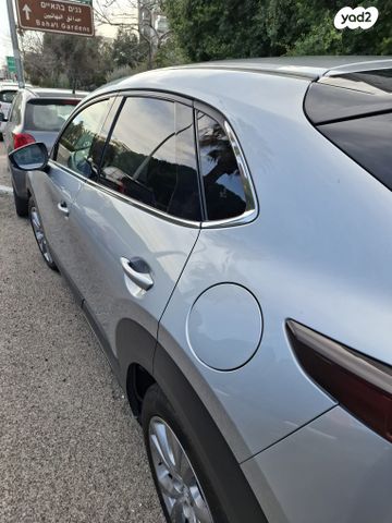 מודעת רכב מאזדה CX-30