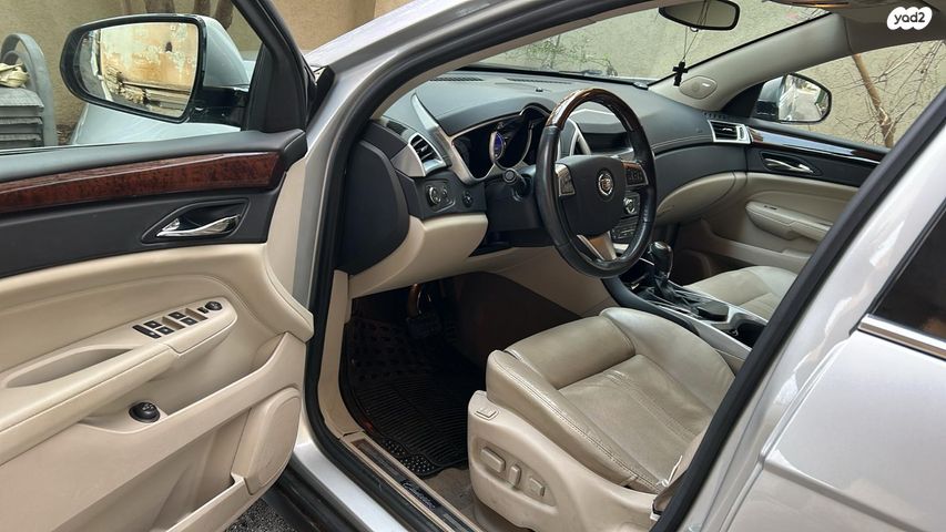 מודעת רכב קאדילק SRX