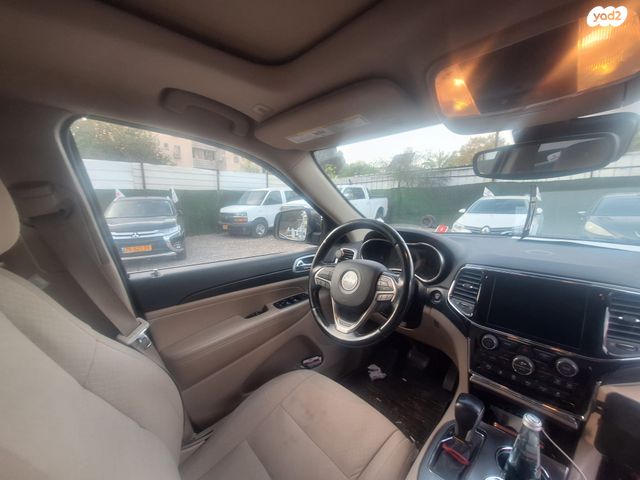 מודעת רכב ג'יפ גרנד צ'ירוקי