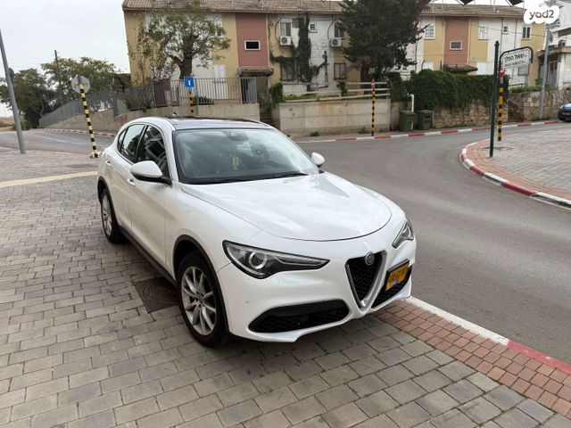 מודעת רכב אלפא רומיאו סטלביו