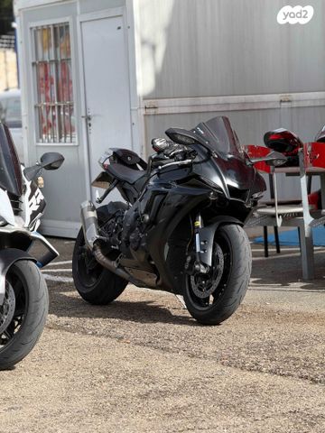מודעת רכב ימאהה YZF-R1