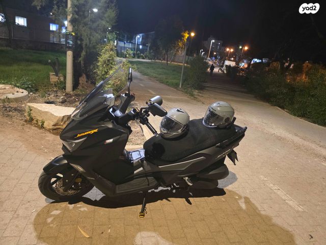 מודעת רכב סאן יאנג ג'וי-מקס Z-300