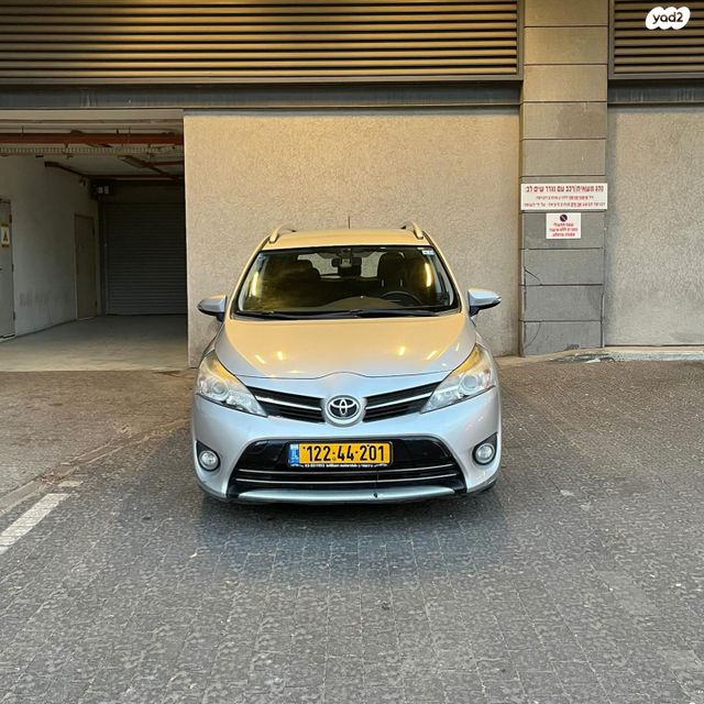 מודעת רכב טויוטה ורסו