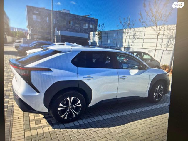 מודעת רכב טויוטה bZ4X