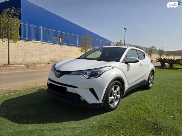 מודעת רכב טויוטה C-HR