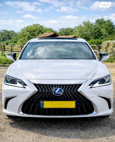 מודעת רכב לקסוס ES