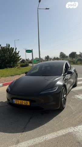 מודעת רכב טסלה מודל 3