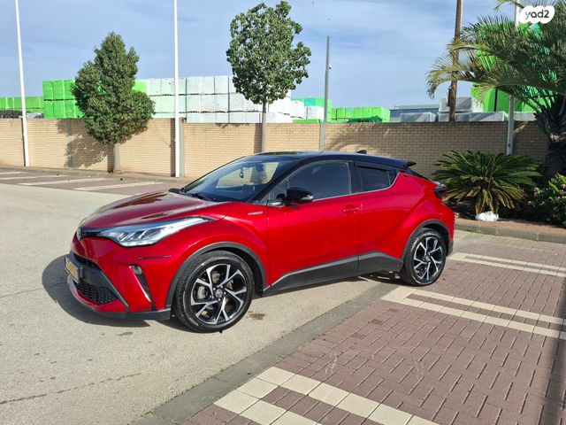 מודעת רכב טויוטה C-HR