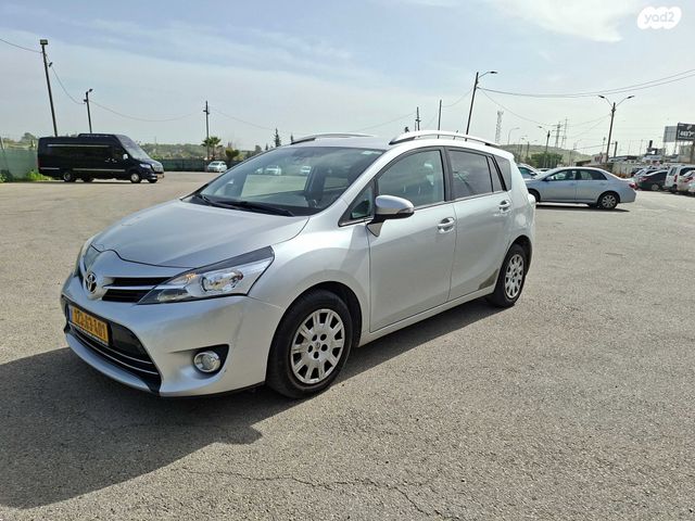 מודעת רכב טויוטה ורסו