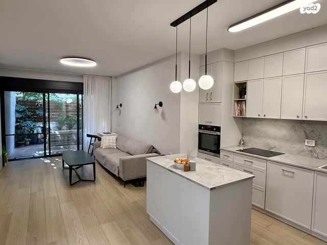 כיבוש העבודה 27