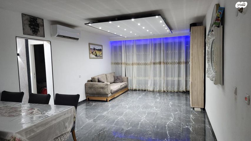 כיכר ז'בוטינסקי 5