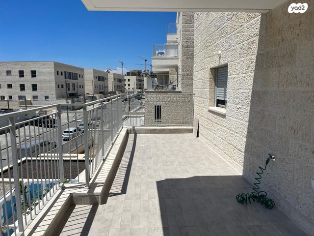 אדמונד סחייק 10