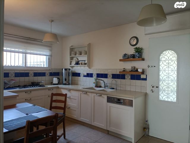 אליהו חכים 42