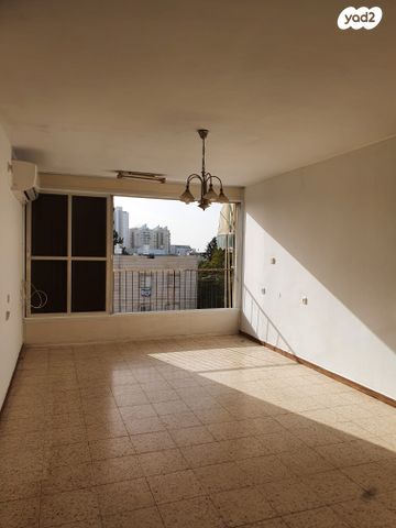 גיורא יוספטל 7