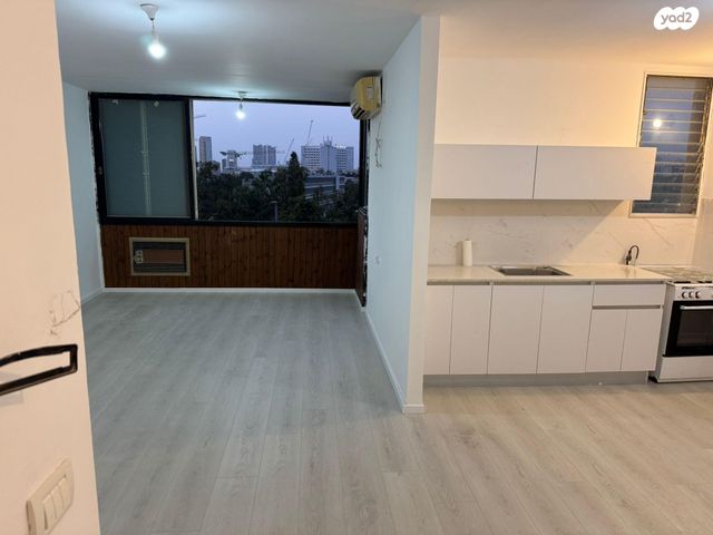 מעפילי אגוז 128