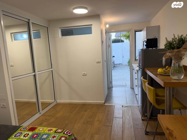 קרן היסוד 12