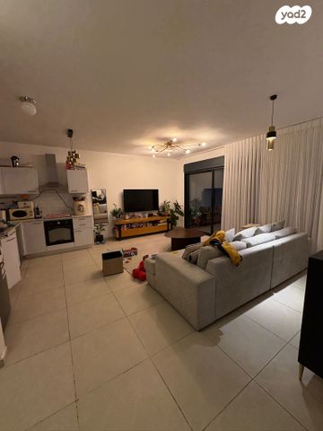 ישראל טייבר 28