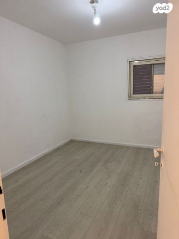 מעפילי אגוז 128