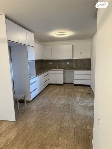 שדרות ניצה 8