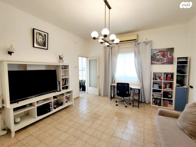 א.ד. גורדון 28