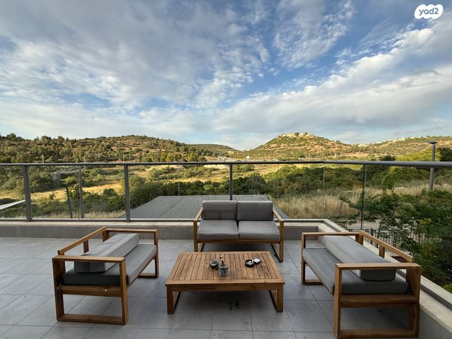 דירת גן, אבני חן, חריש