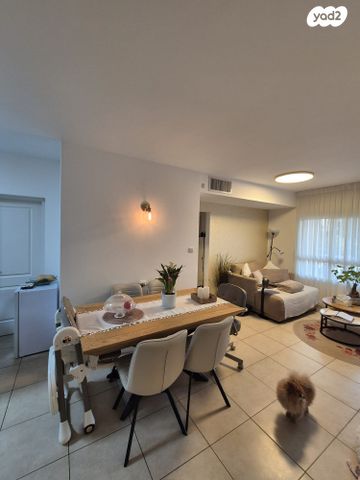 שדרות טום לנטוס 25