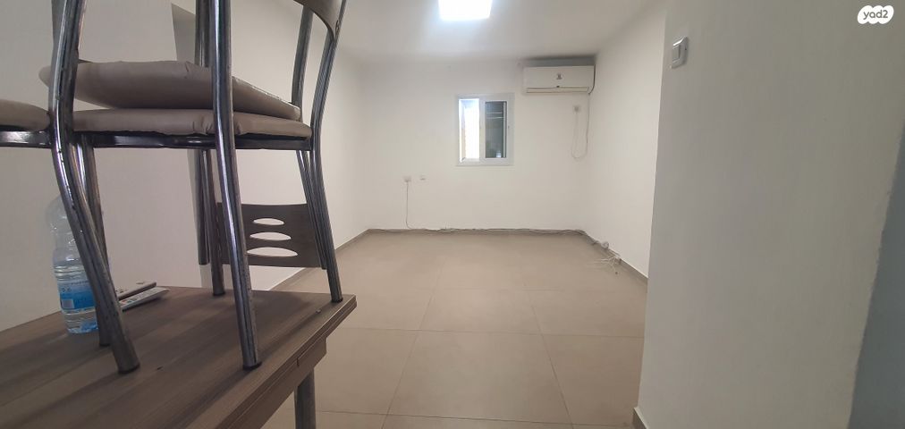 בעל שם טוב 17