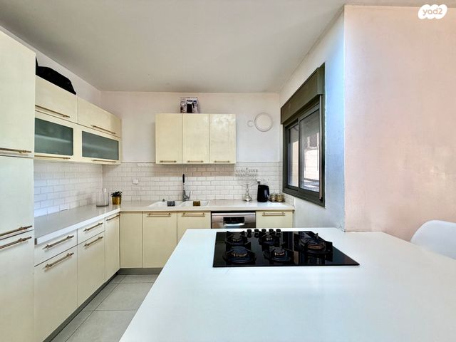 דירה, הגולן 11, נתניה