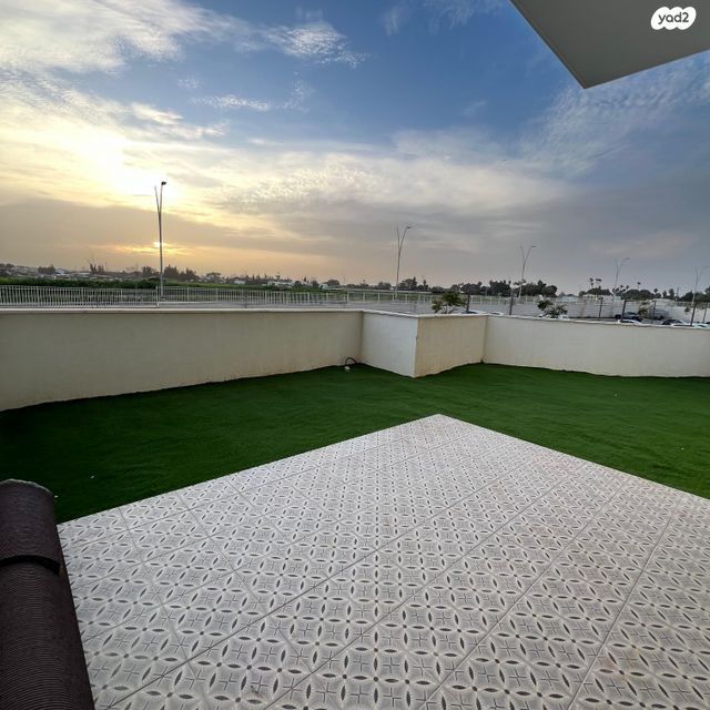 הרב מרדכי אליהו 