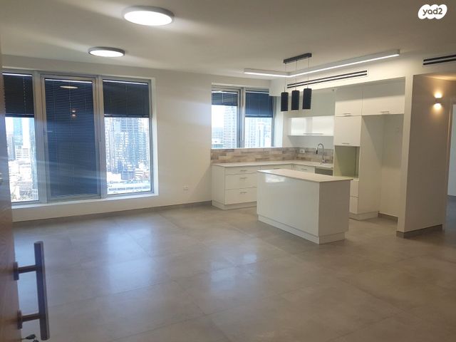 ניסים אלוני 