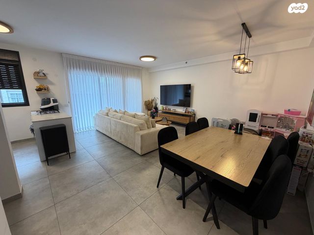 דליה רביקוביץ 12