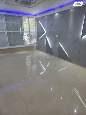 קרן היסוד 25