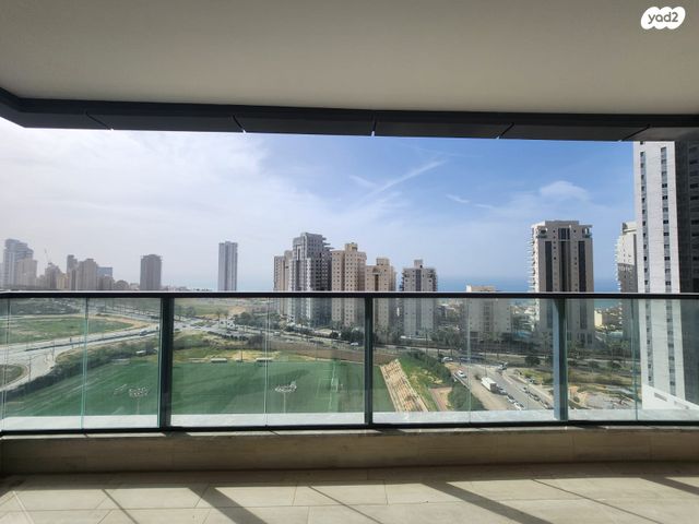 אמנון ליפקין שחק 