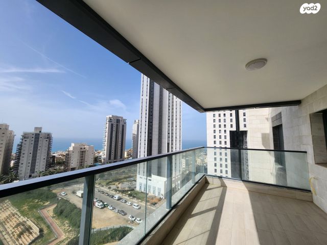 אמנון ליפקין שחק 