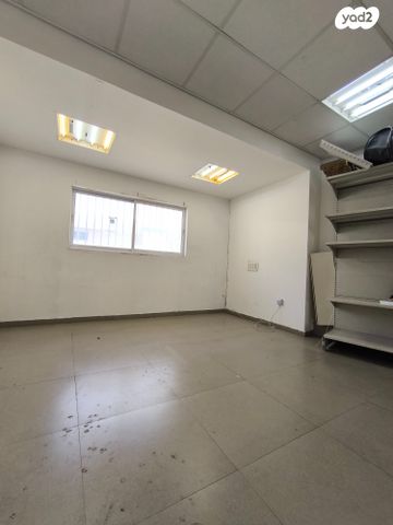 חנויות/ שטח מסחרי