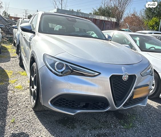 מודעת רכב אלפא רומיאו סטלביו 1