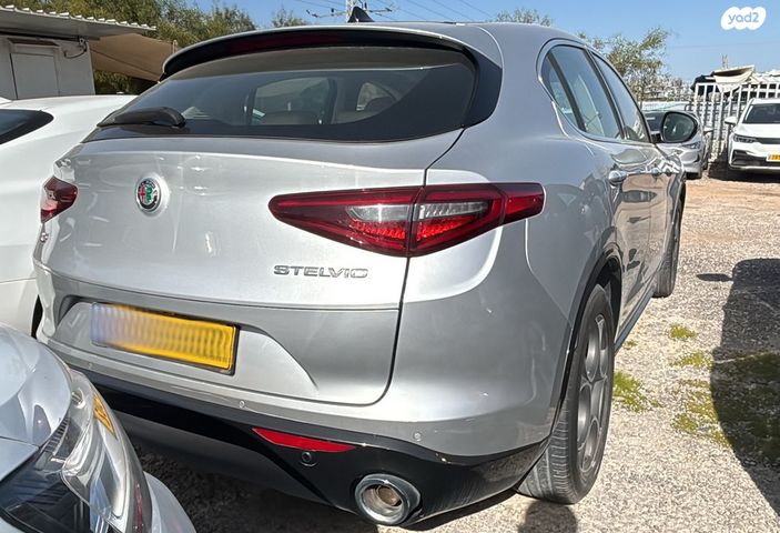 מודעת רכב אלפא רומיאו סטלביו 2