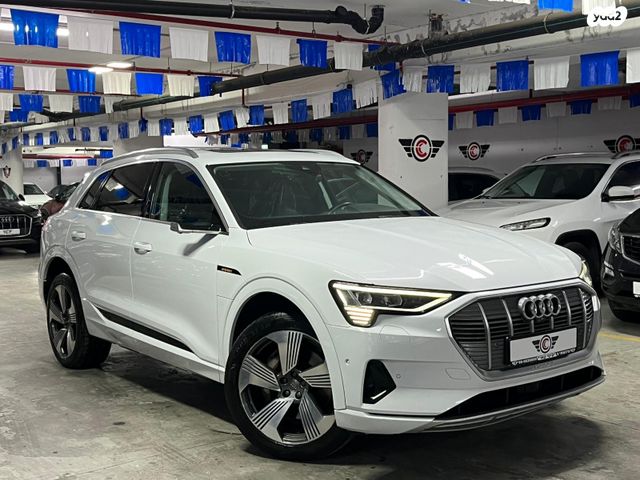 מודעת רכב אאודי E-tron
