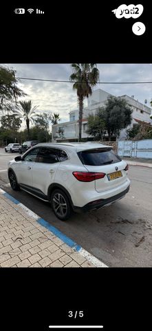 מודעת רכב אם ג'י EHS PHEV