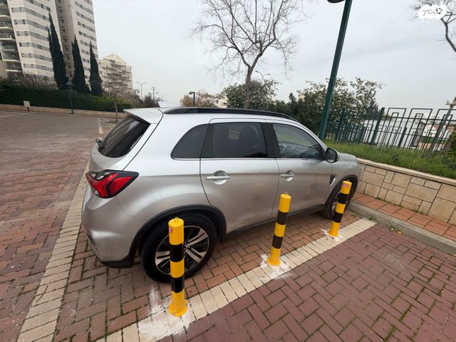 מודעת רכב מיצובישי ASX