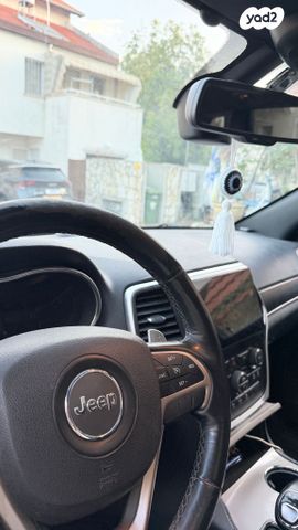 מודעת רכב ג'יפ גרנד צ'ירוקי