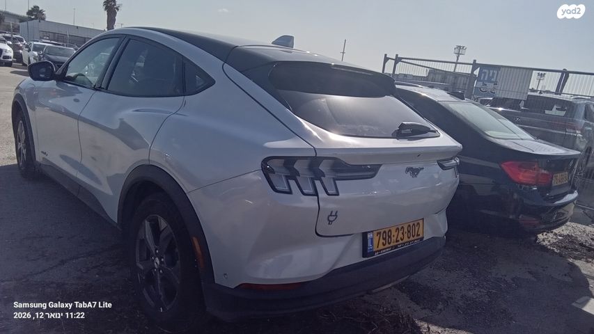 מודעת רכב פורד מוסטנג Mach-E 2