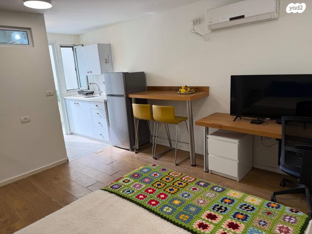 קרן היסוד 12