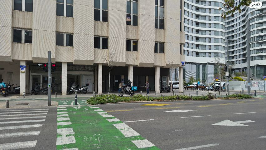 דרך מנחם בגין 65