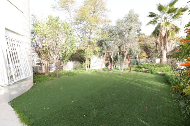 דירת גן, הפרחים, מודיעין מכבים רעות