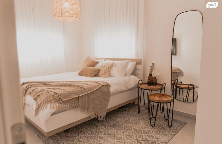 שולמית אלוני 