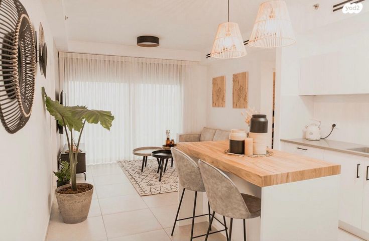 שולמית אלוני