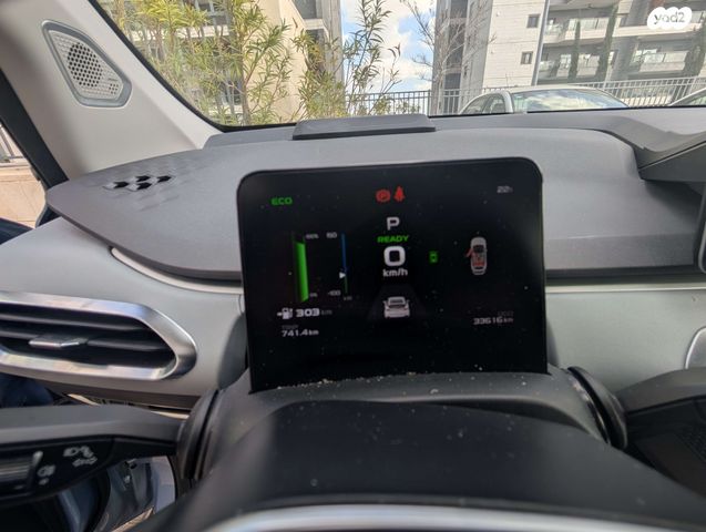 מודעת רכב ג׳ילי Geometry C