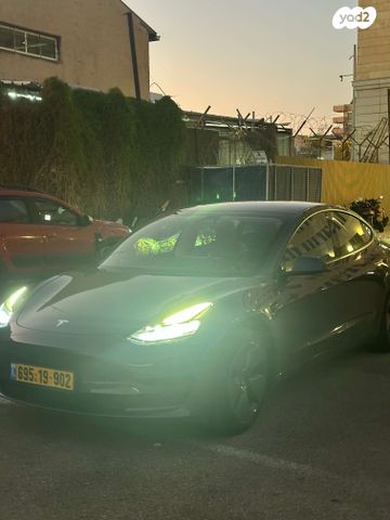 מודעת רכב טסלה מודל 3